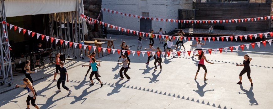 DAYBREAKER SPORT PARTY. FENCING